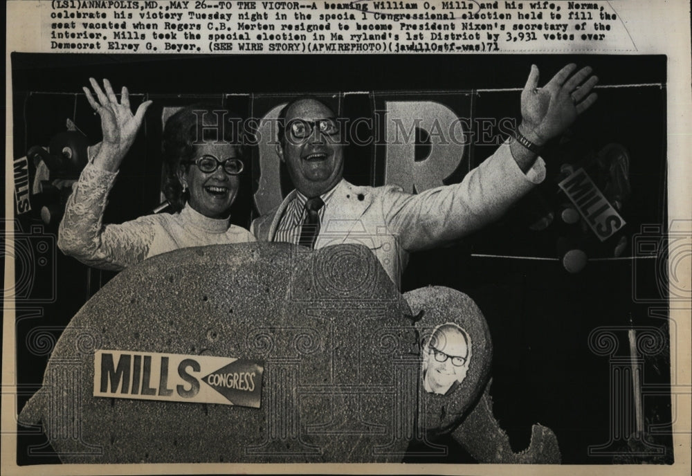 1971 Press Photo William Mills & Wife Norma Celebrate Win - RSM02957 - Historic Images