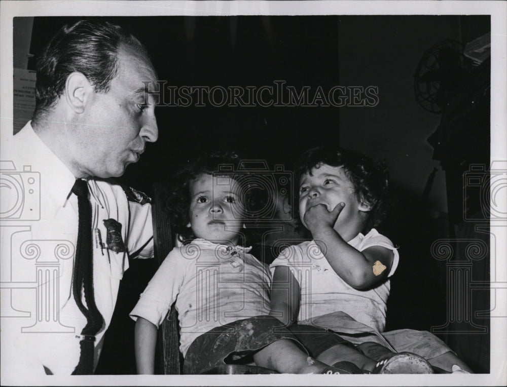 1963 Patrolman Santo Minutoll With Children Lookinf For Parents-Historic Images