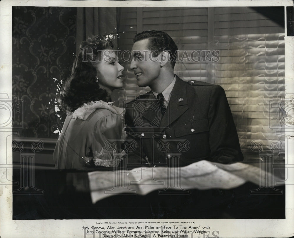 1942 Press Photo Actress Ann Miller & Allan Jones In "True To The Army" - Historic Images