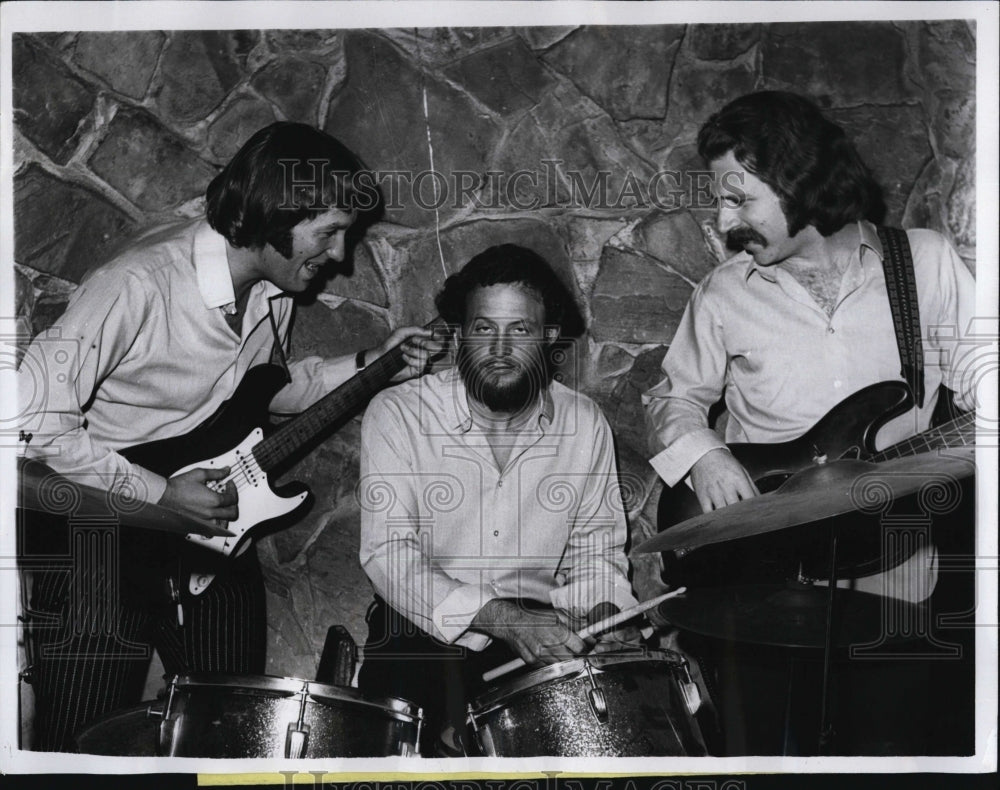 1970 Press Photo The Cleveland Jones Three, Cleveland Jones,Micheal Rose. - Historic Images