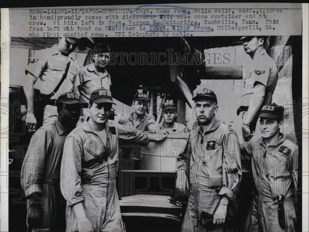 1960 Press Photo Capt. Gene Jones, Capt. Vernon Betteridge, T/Sgt. W. Brown - Historic Images