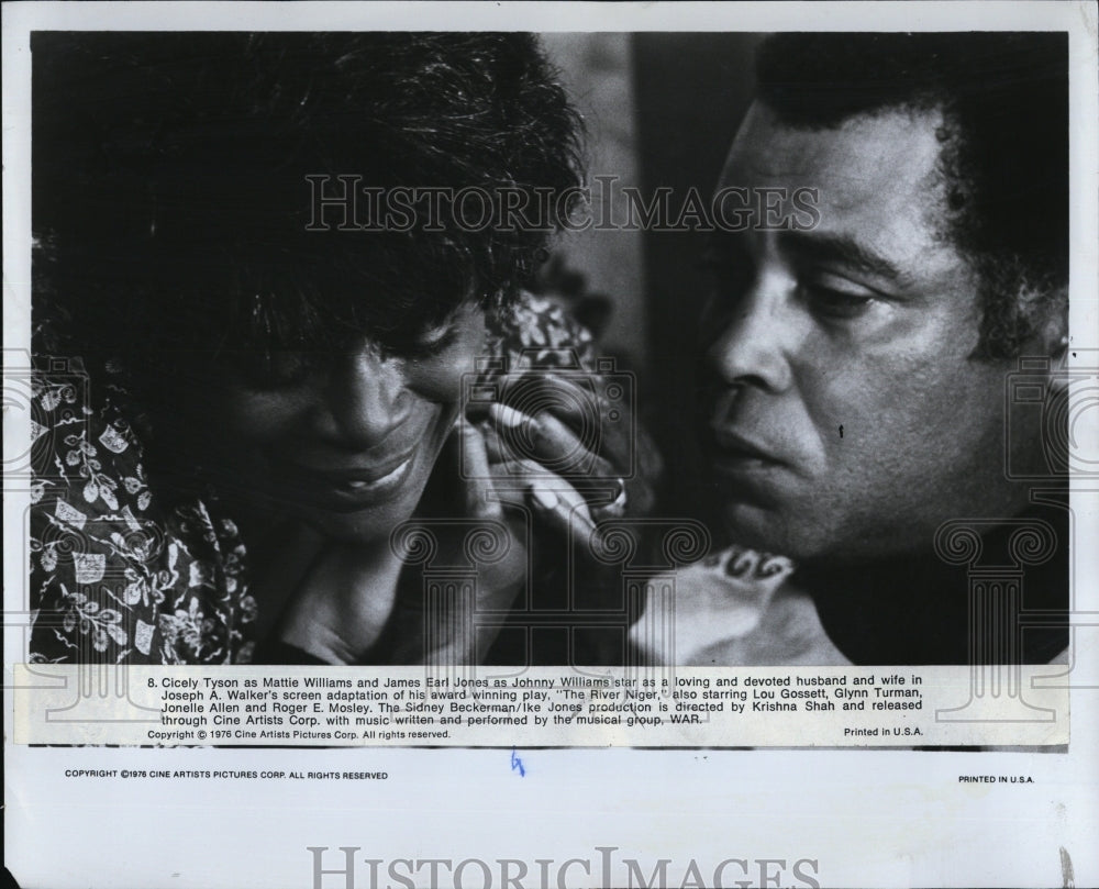 1976 Press Photo James Earl Jones, Cicely Tyson &quot;The River Niger&quot; - RSM03207 - Historic Images