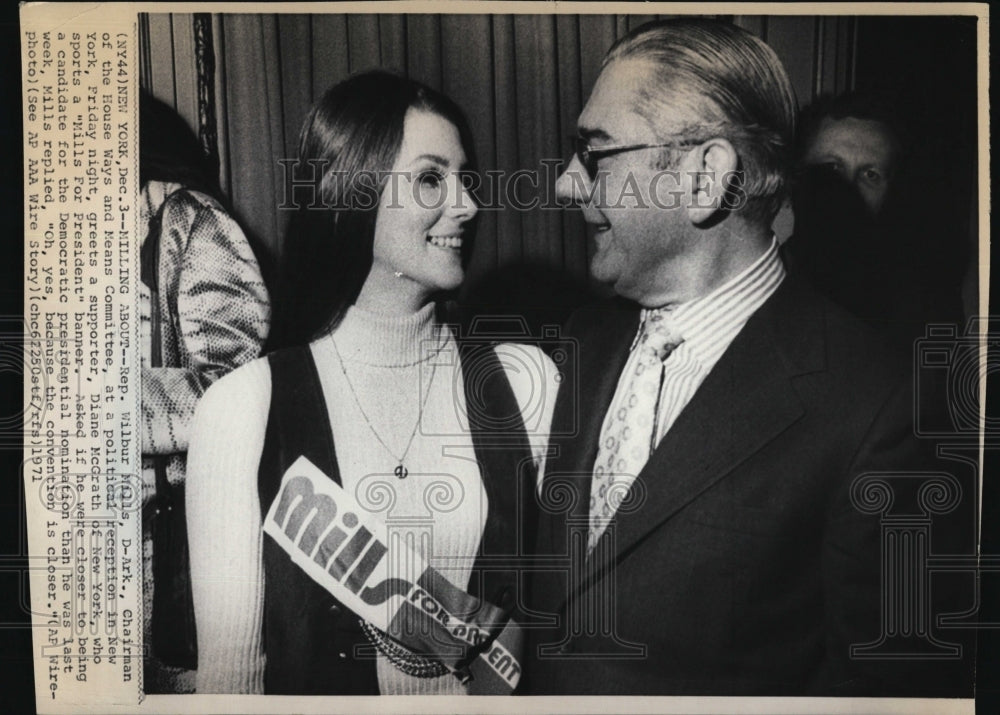 1971 Press Photo Rep. Wilbur Mills greeting a supporter, Diane McGrath - Historic Images