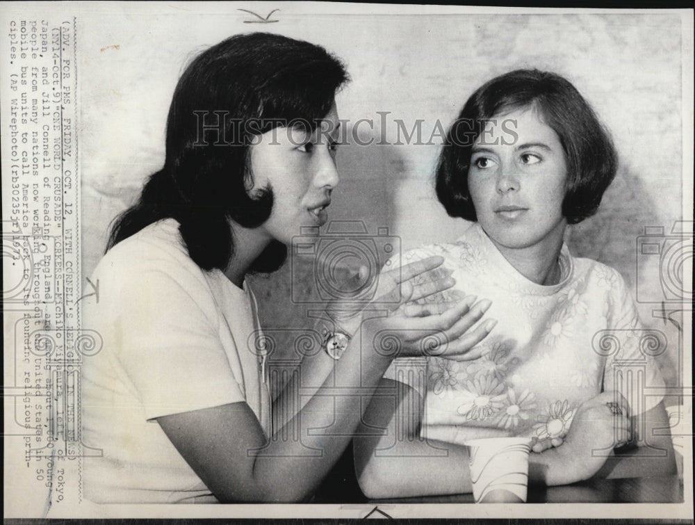 1973 Press Photo Michiko Miyamura & Jill Connell for "One World Crusade" - Historic Images