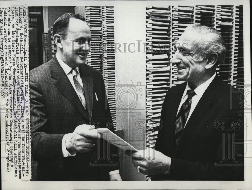 1971 Press Photo Rep. Anthony M. Scibelli Wallis Mills Clerk of Massachusetts - Historic Images