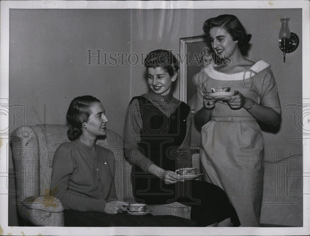 1955 Press Photo Helen Tobin, Carol Densberger, Helen Angino - RSM03415 - Historic Images