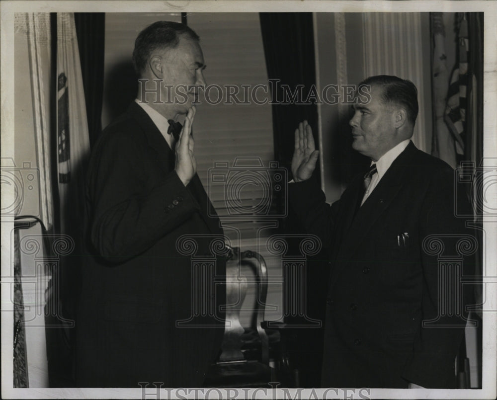 1955 Press Photo James F. Mahan, Gov. Herter at the State House - RSM03437 - Historic Images