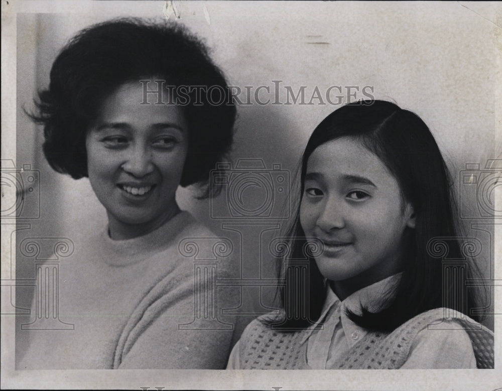 1970 Press Photo Kim Mahendra Sees Snow Fall For The First Time - RSM03445 - Historic Images