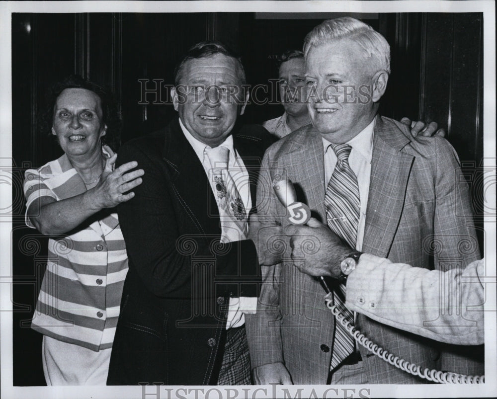 1976 Press Photo Fire Chief Leslie Magoon After Court J.J. Sullivan - RSM03483 - Historic Images