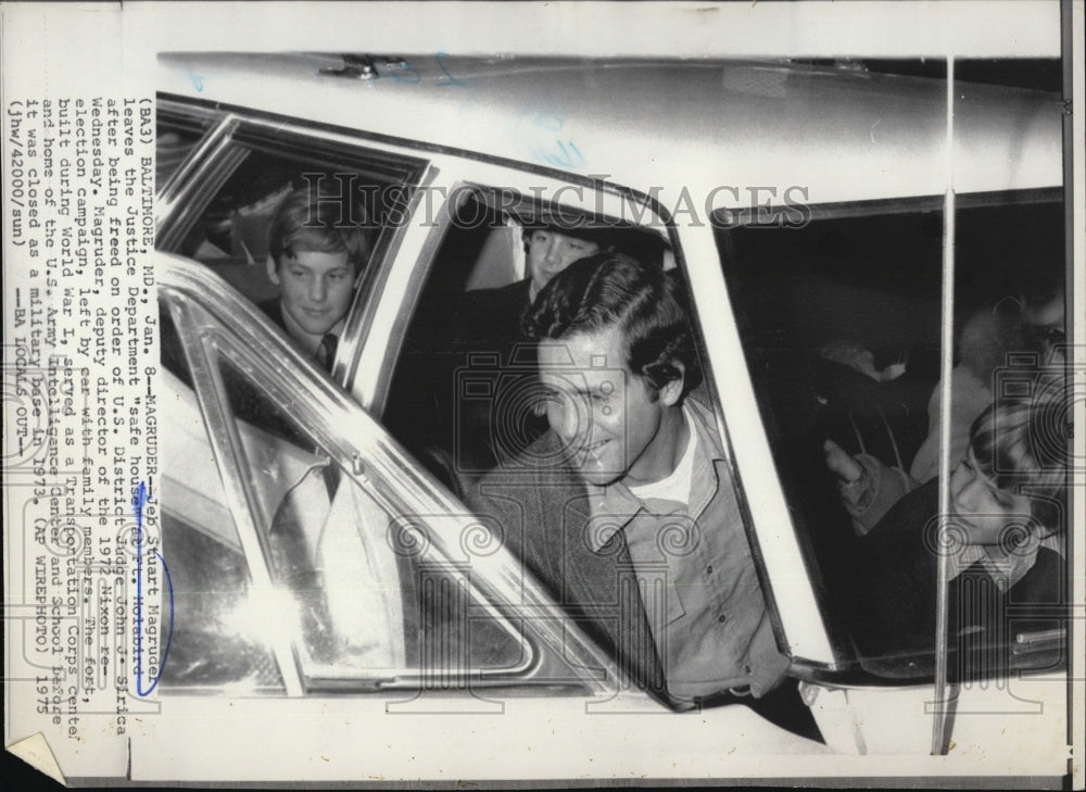 1975 Press Photo Jeb Stuart Magruder leaves Justice Department State House - Historic Images