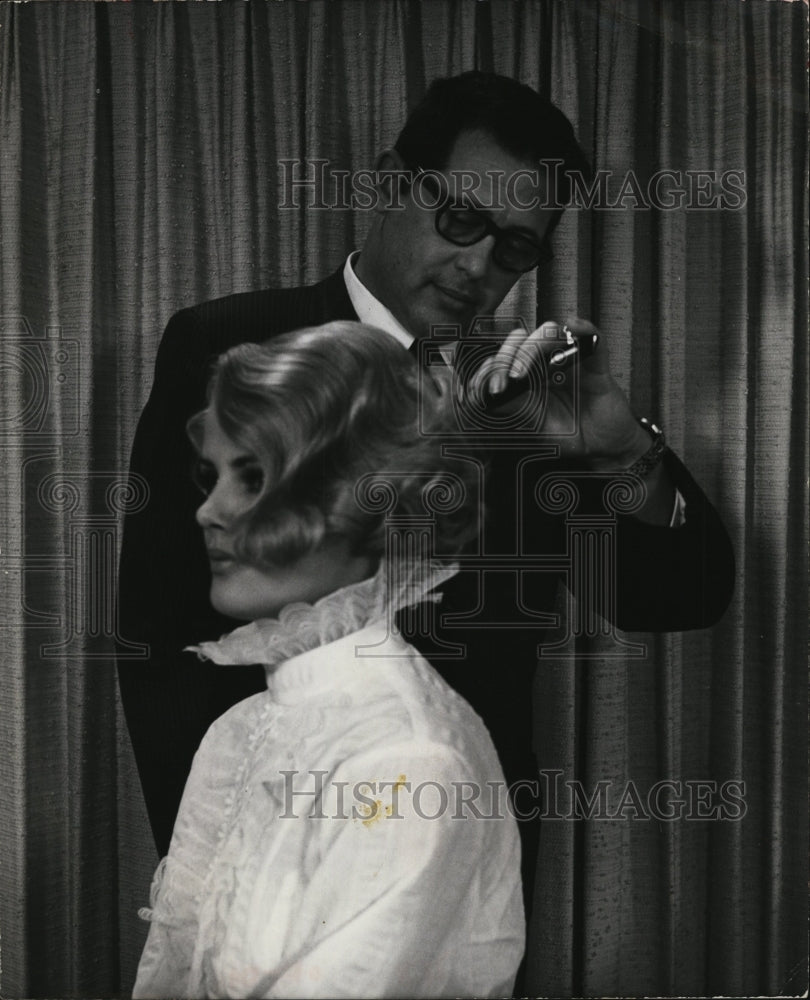 1969 Press Photo Contest chairman Frank Padgett & Sherida Dismore - RSM03597 - Historic Images