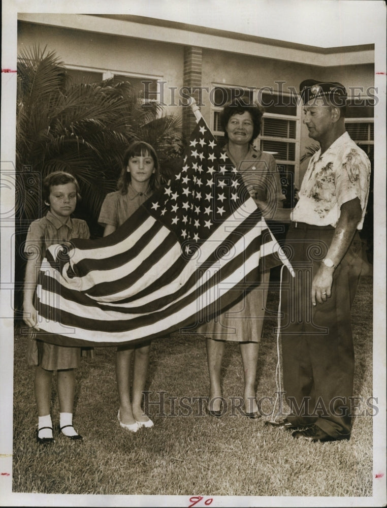 1961 Press Photo Scouts troop 555 50-star flag Ed H Tietjen commander Clearwater - Historic Images