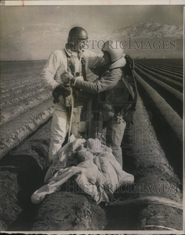 Press Photo Rod Pack aerial daredeviltry stuntman sky-diving - Historic Images