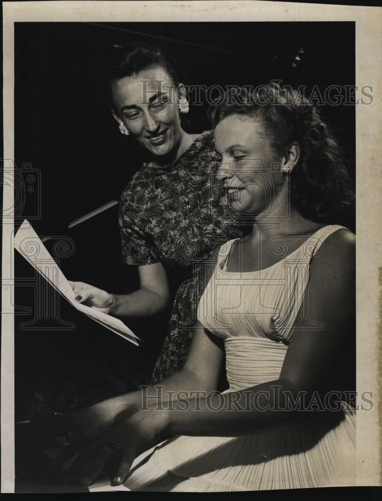 1968 Press Photo Scholarship winner Patricia Williams piano Mrs. Mahagan - Historic Images