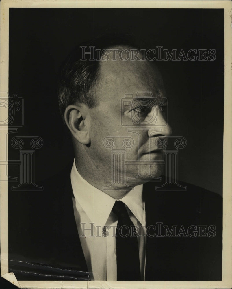 19636 Press Photo Author, Vance Packard at a speaking engagement - RSM03675 - Historic Images