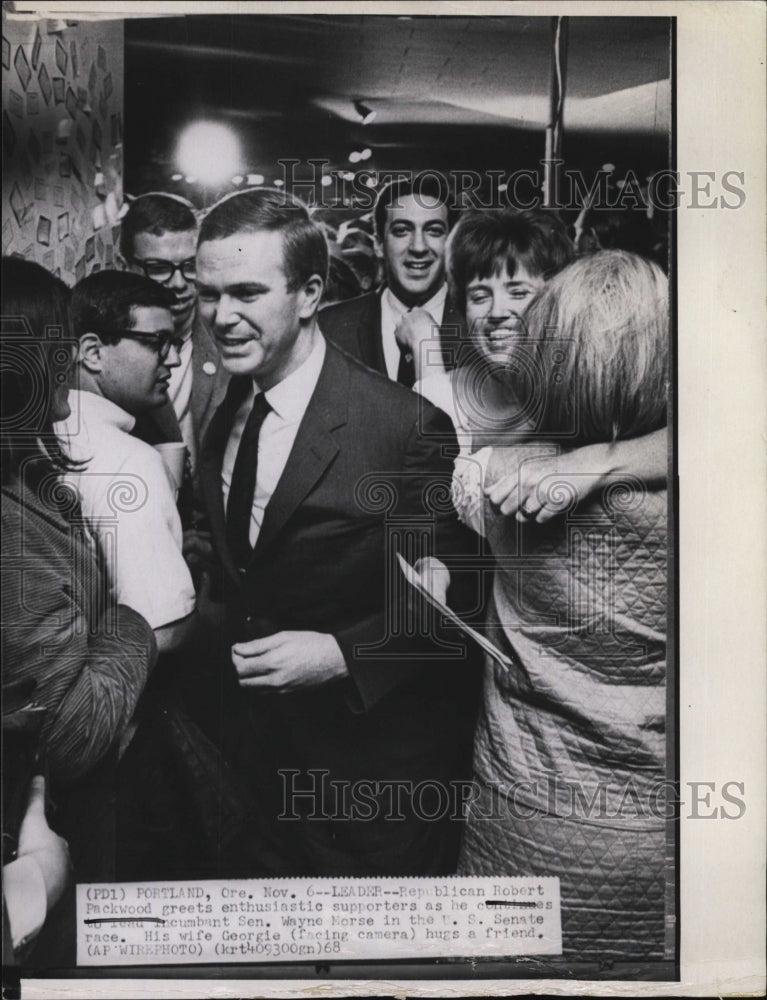 1968 Press Photo Rep Robert Packwood &amp; supporters in Oregon - Historic Images