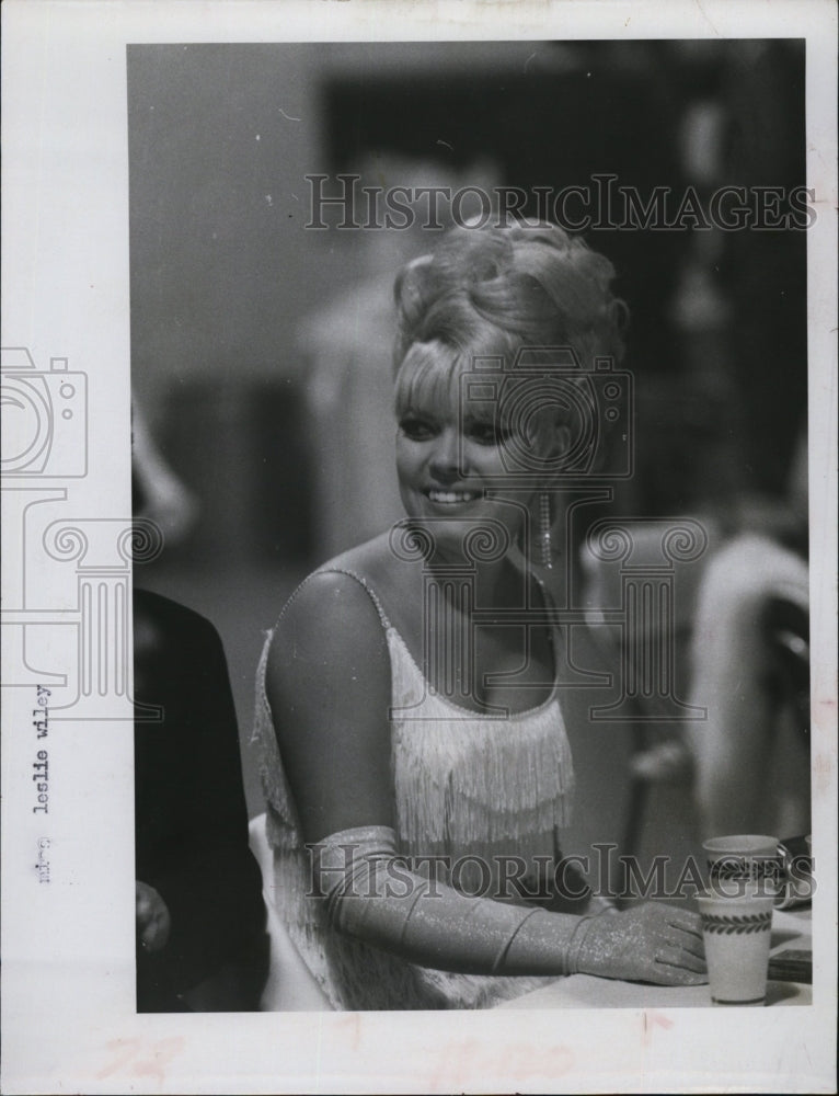 1968 Press Photo Miss Leslie wiley in a fashion dress - RSM03751 - Historic Images