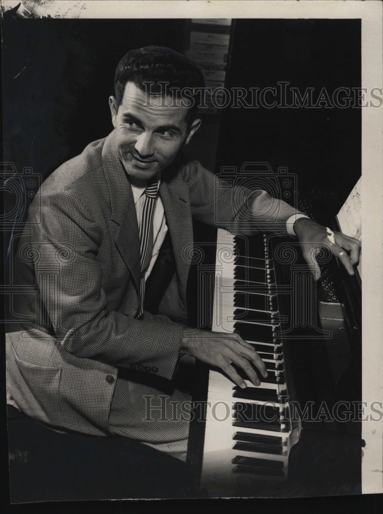 1952 Press Photo Lawton Wilkinson piano - RSM03767 - Historic Images