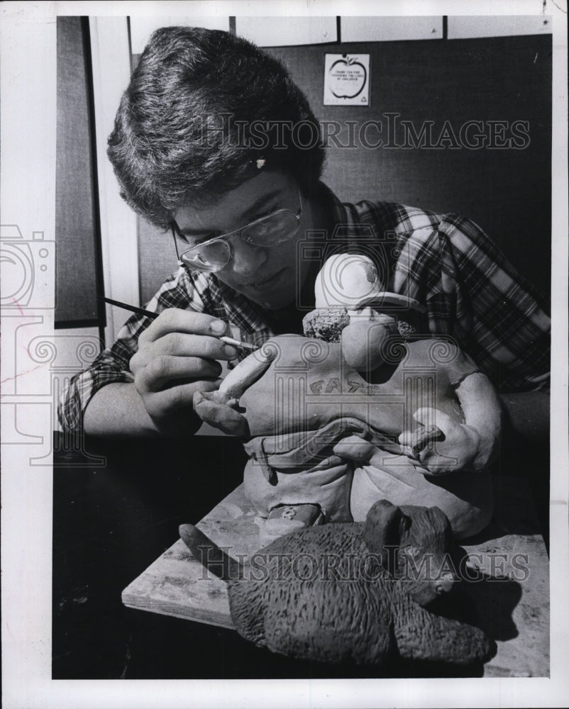 1981 Robert Pardo &amp; his clay creation  - Historic Images