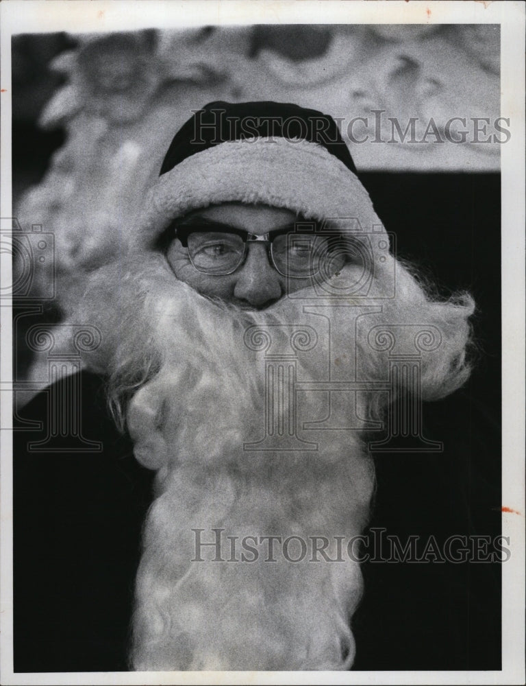 1973 Press Photo Santa Claus Chester Page Maas Brothers downtown - RSM03881 - Historic Images