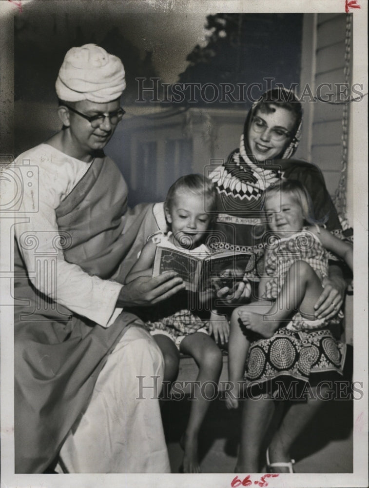 1960 Rev. Mr. Owens, daughters Janice, Ruth, Mrs. Owens-Historic Images