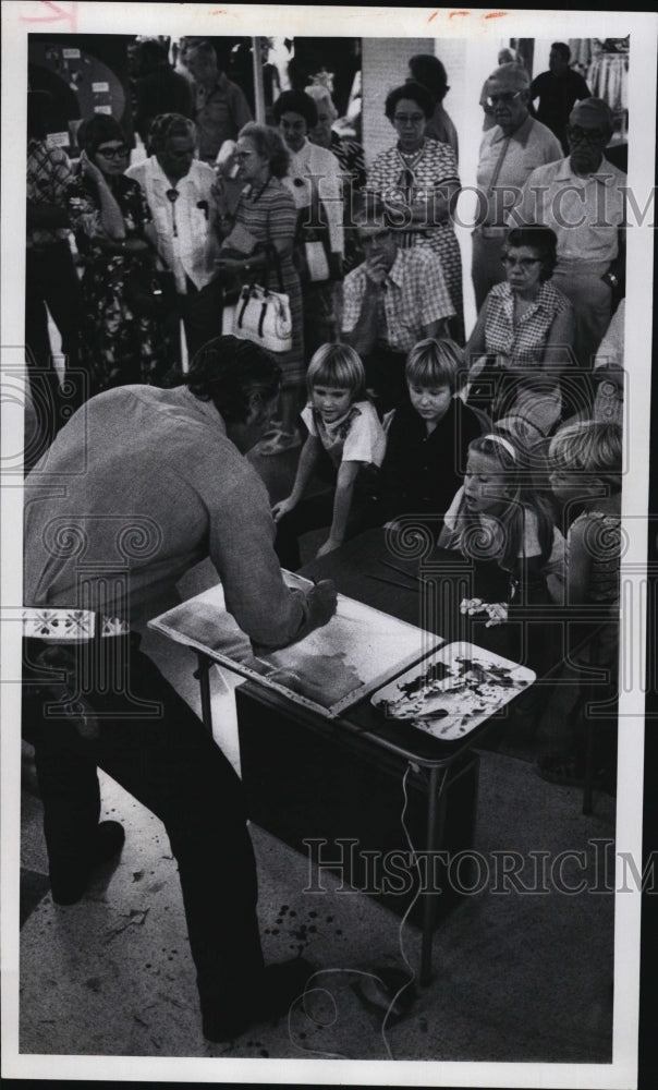 1975 Ken "Alf" Ostermann demonstates watercolor painting - Historic Images