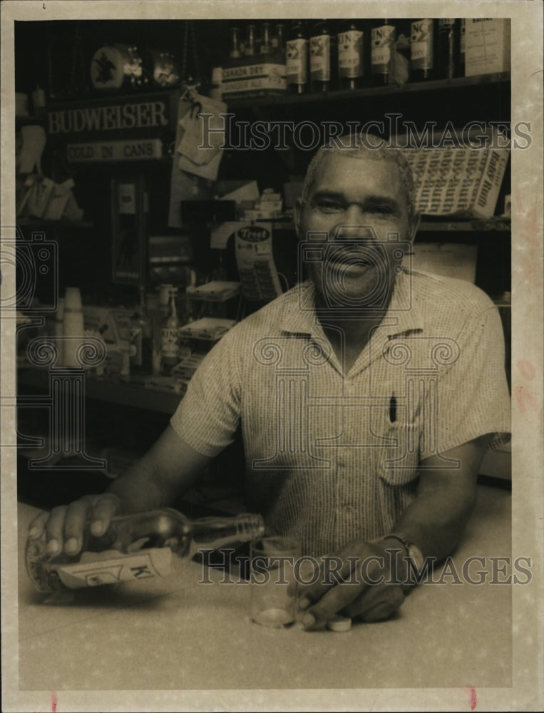 1968 Press Photo Roosevelt Walker owner of Greenleaf Bar in Florida - RSM04113 - Historic Images