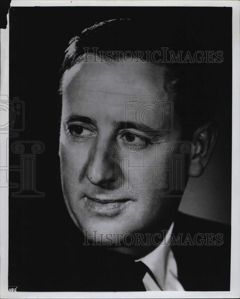 1965 Press Photo Philip Walker, travel film narrator - Historic Images