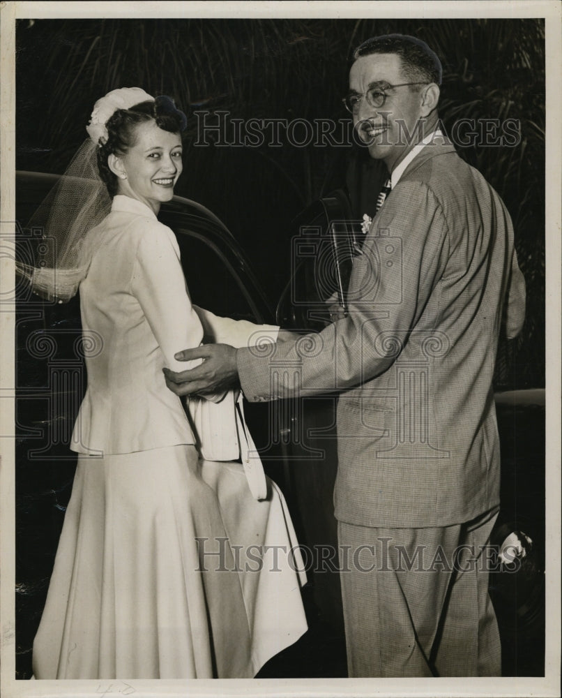 1948 Press Photo Wedding of Mr &amp; Mrs Wiley in nFlorida - RSM04187 - Historic Images