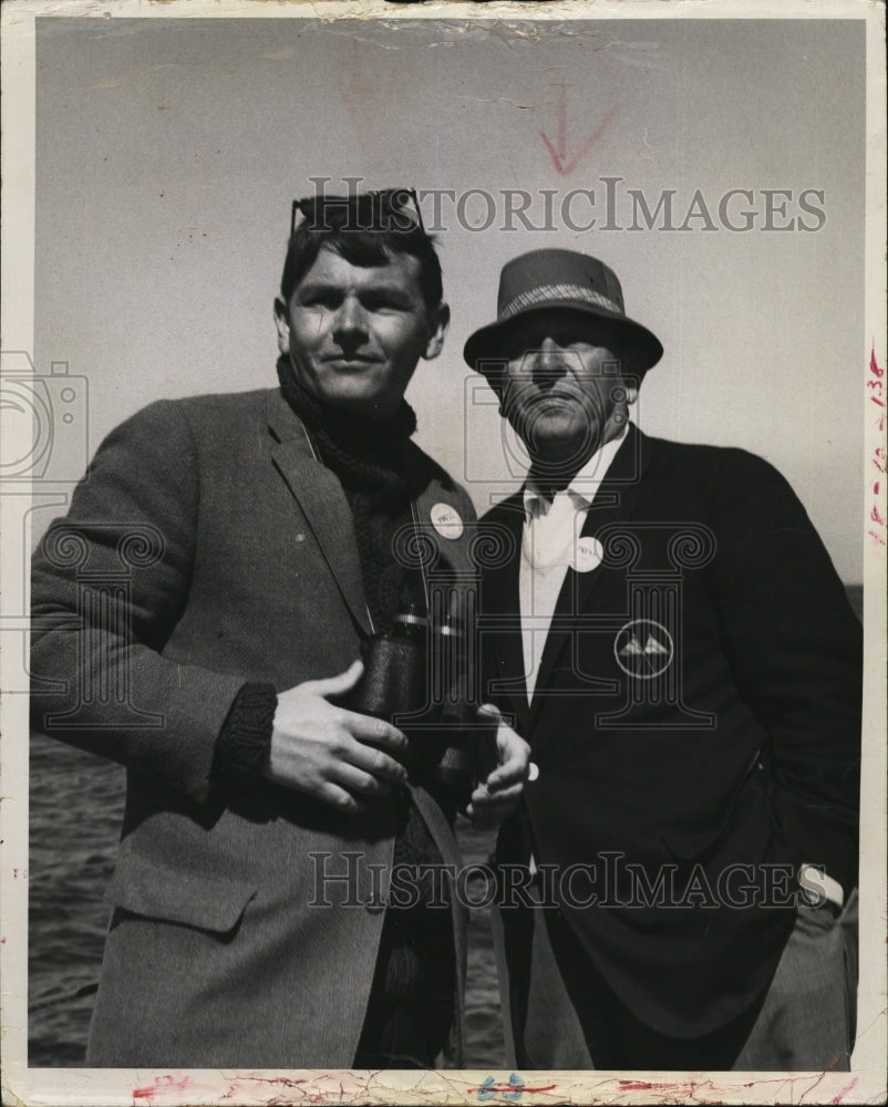 1969 Press Photo John Skip Wilhelm Jr &amp; dad at America&#39;s Cup race - RSM04221 - Historic Images