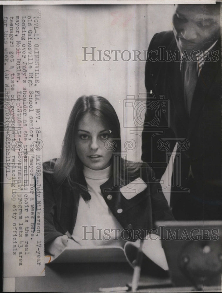 1971 Press Photo Judy Wilkerson, Gainsville HS senior &amp; mayor Neil Butler - Historic Images