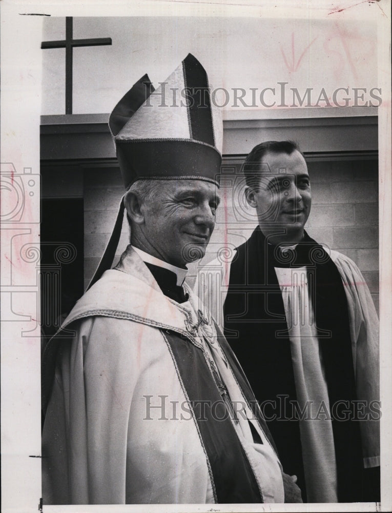 1962 Press Photo Rt Rev William Hargraves &amp; Father Lyon Williams - Historic Images