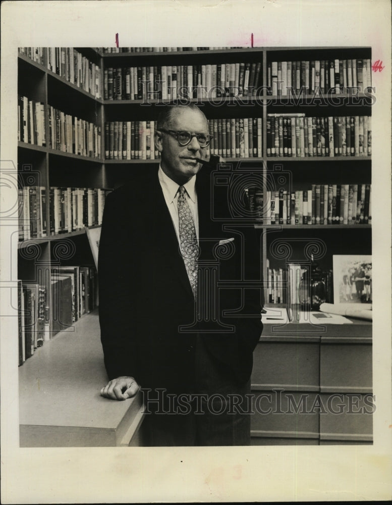 1965 Press Photo Bennett Cef collector The Laughs on Me - RSM04465 - Historic Images