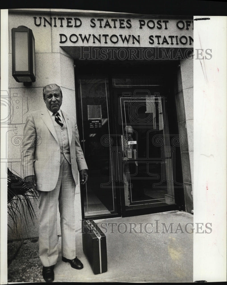 1980 Press Photo Clearwater, Fla. mayor Gabriel Cazares at post office - Historic Images