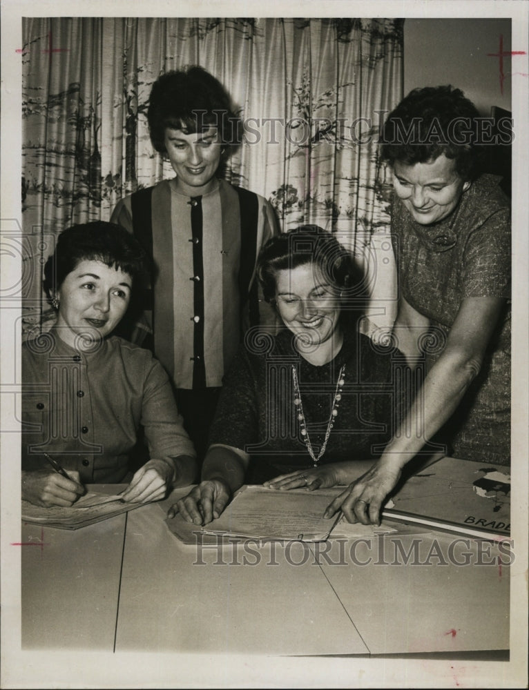 1962 Press Photo Beta Sigma Phi ,Mrs De Caughtery,Mrs P Baker,Mrs R Young - Historic Images