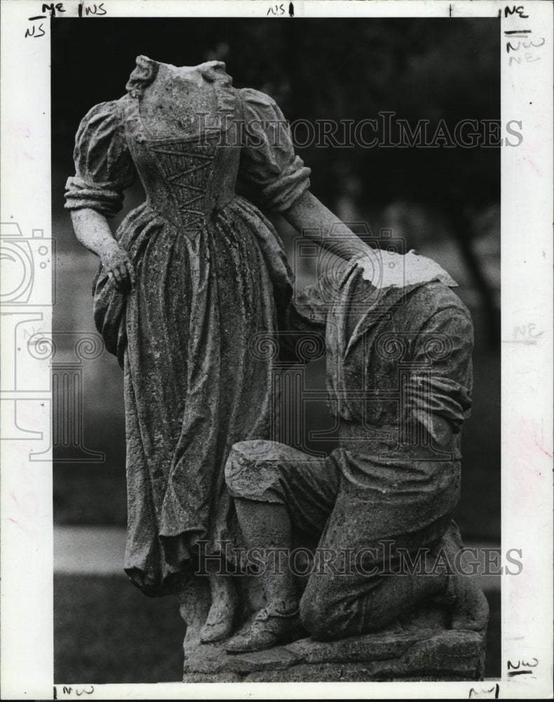 1988 Press Photo statue vandalized damaged Straub Park - RSM04641 - Historic Images