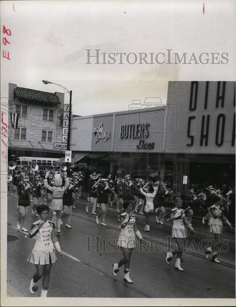 1968 Press Photo Manatee High band in a Florida parade - RSM04645 - Historic Images