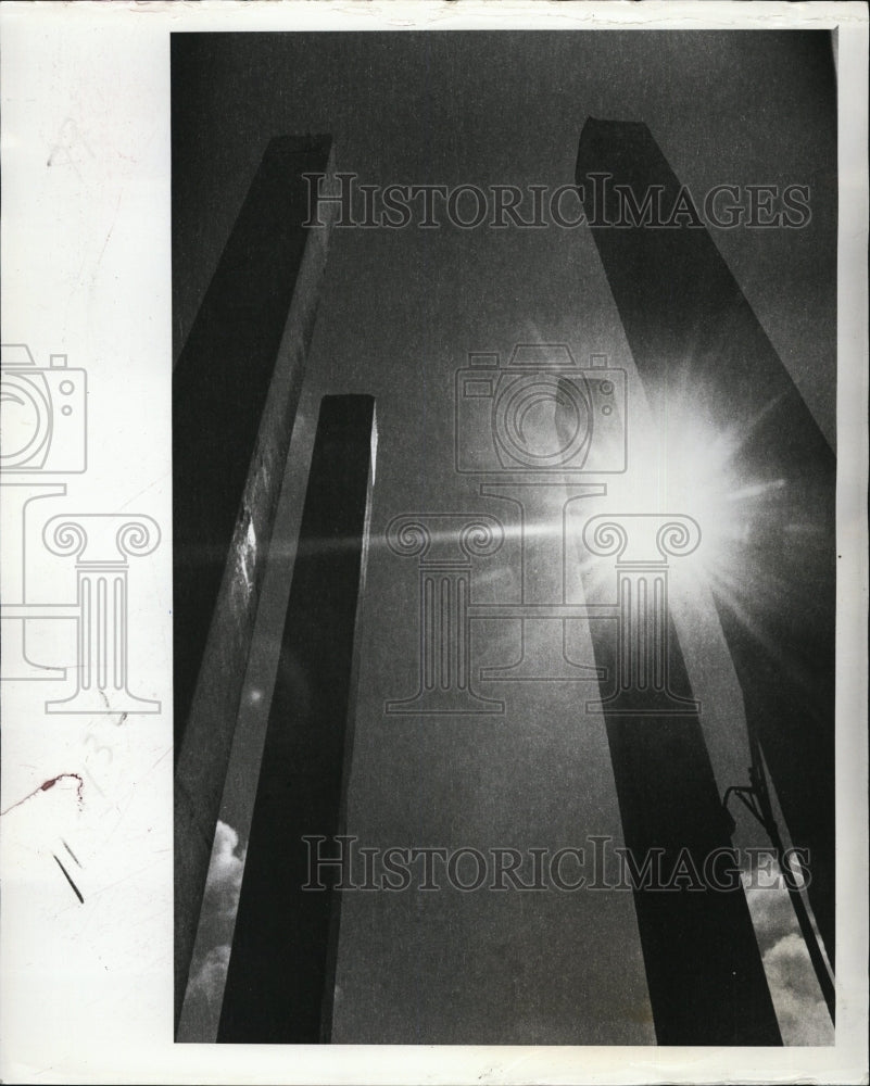 1978 Press Photo Stonehendge Big Pier 60 Vandalism - RSM04669 - Historic Images