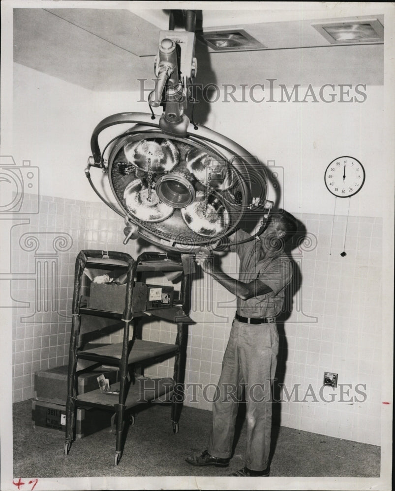 1957 Press Photo Two lights in new operating room adjustments - RSM04673 - Historic Images