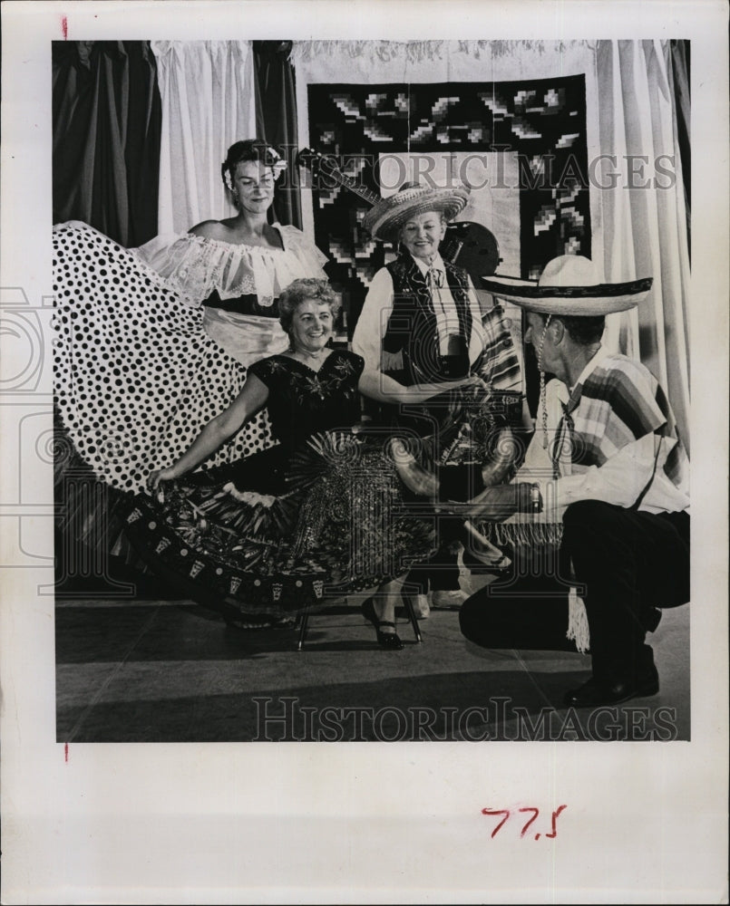 Press Photo Veterans Dance for Vets of WW I &quot;south of the Border Revue&quot; - Historic Images