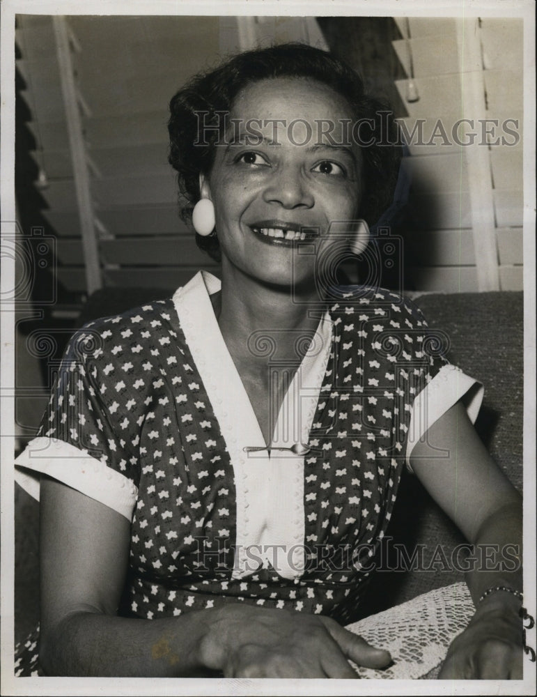 1955 Press Photo Mrs Crawford Mirchell - RSM04755 - Historic Images