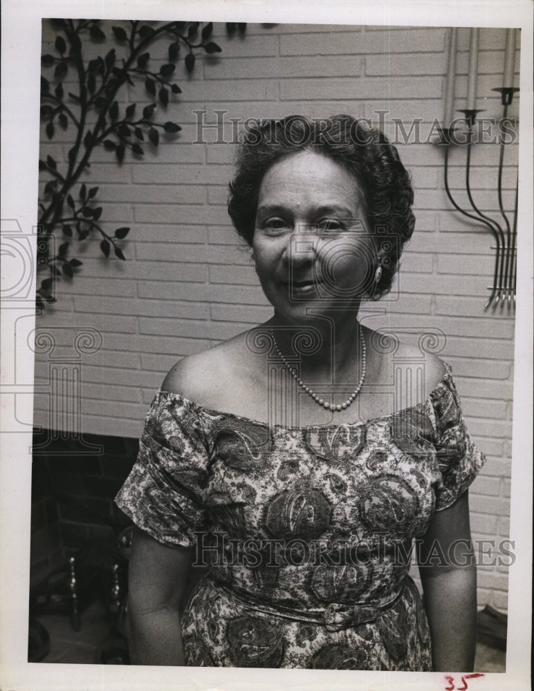 1958 Press Photo Mrs John Miller at her home in St petersburg, Fla. - RSM04827 - Historic Images