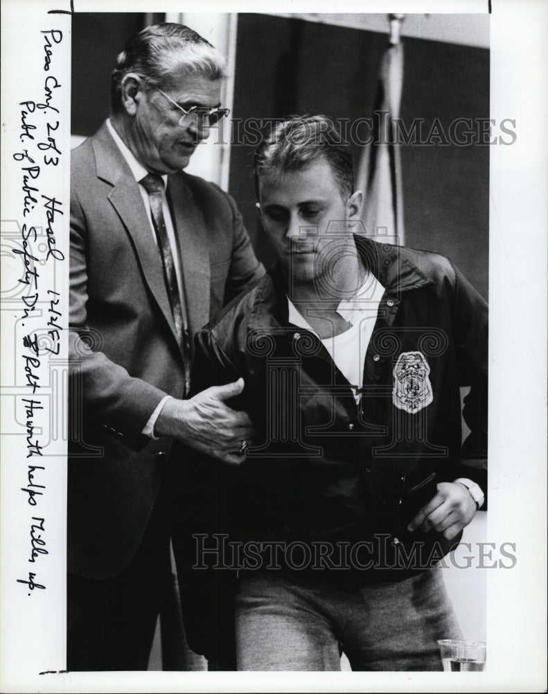 1987 Press Photo Public safety dir. Robert Haworth &amp; officer John Miller - Historic Images