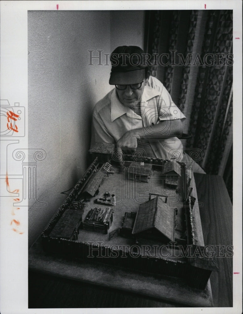 1976 Press Photo James L. Miller &amp; fort he built of toothpicks - RSM04851 - Historic Images