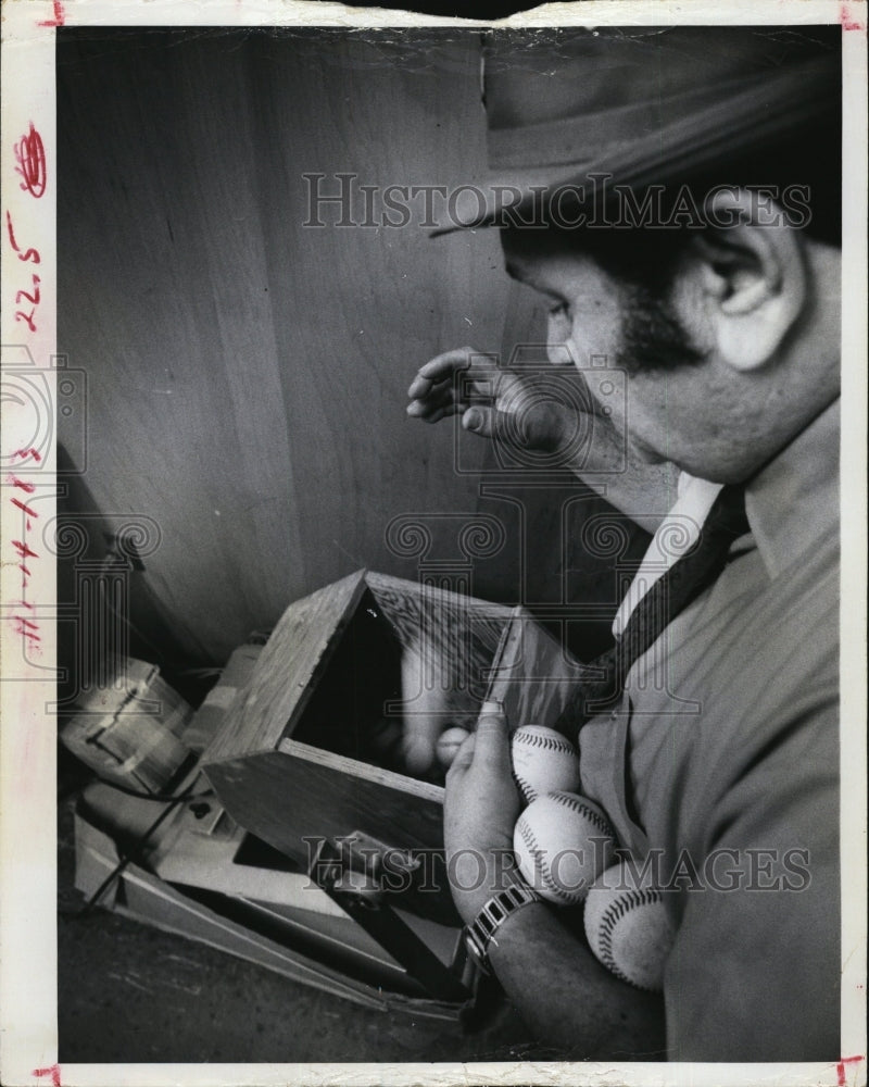 1972 Press Photo Ralph Miller cleans off baseballs at Al lang field - RSM04865 - Historic Images