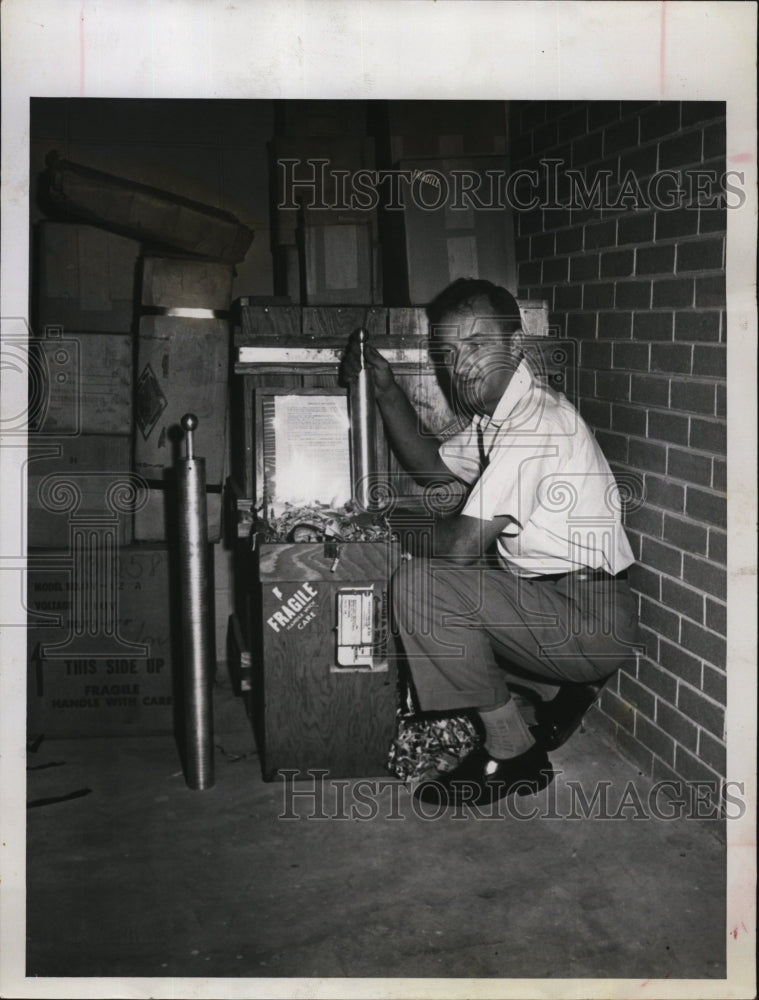 1961 Press Photo Burnette Tinsley director Manatee Junior College technology - Historic Images