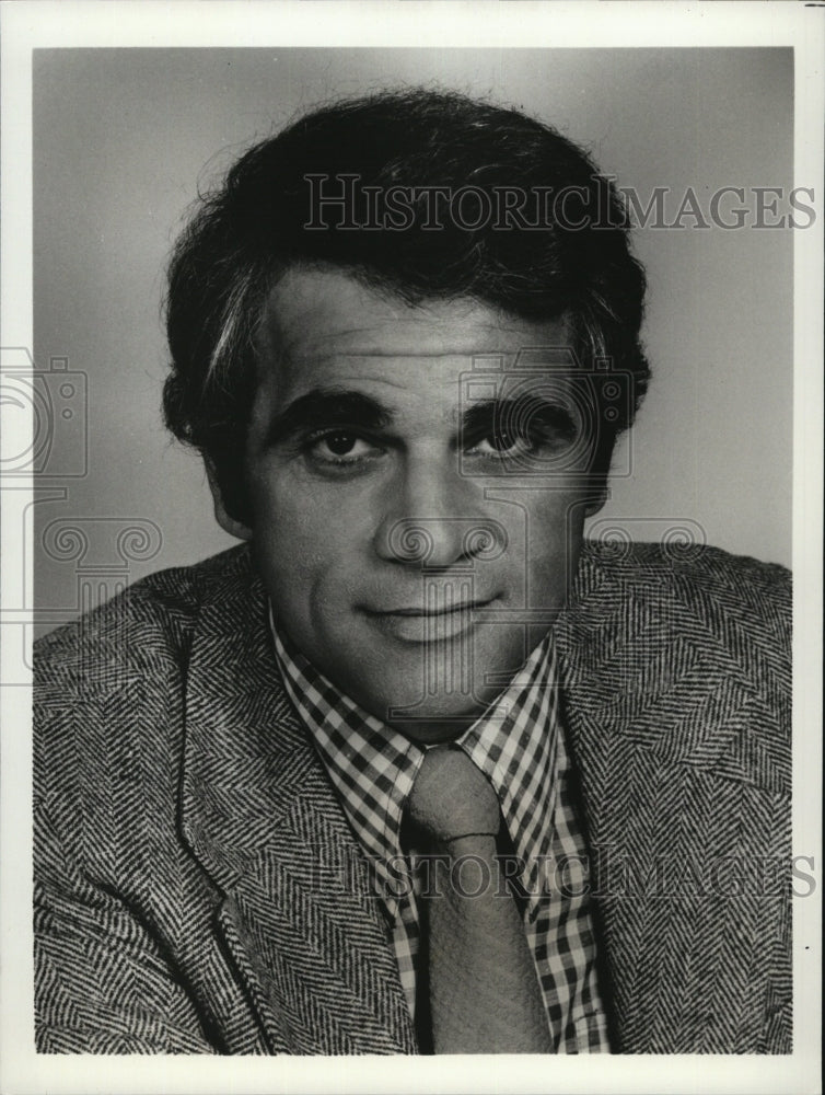 1975 Press Photo Alex Rocco in "Three For the Road" - Historic Images