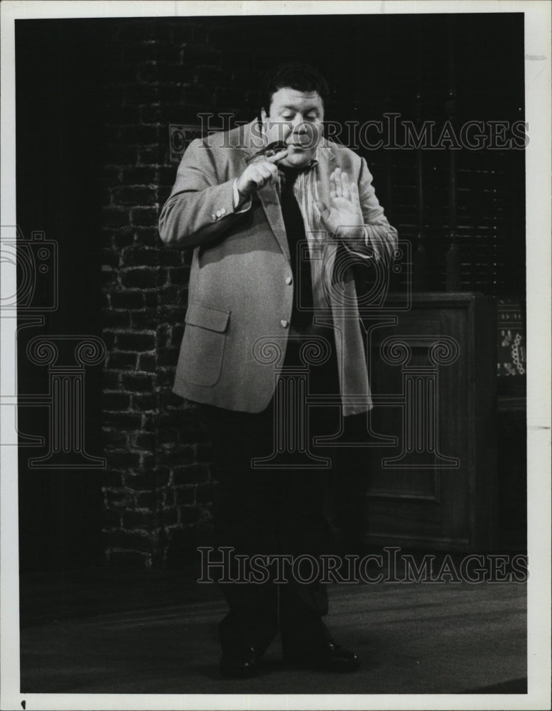 1985 Press Photo Actor George Wendt in &quot;Cheers&quot; Episode - RSM05711 - Historic Images