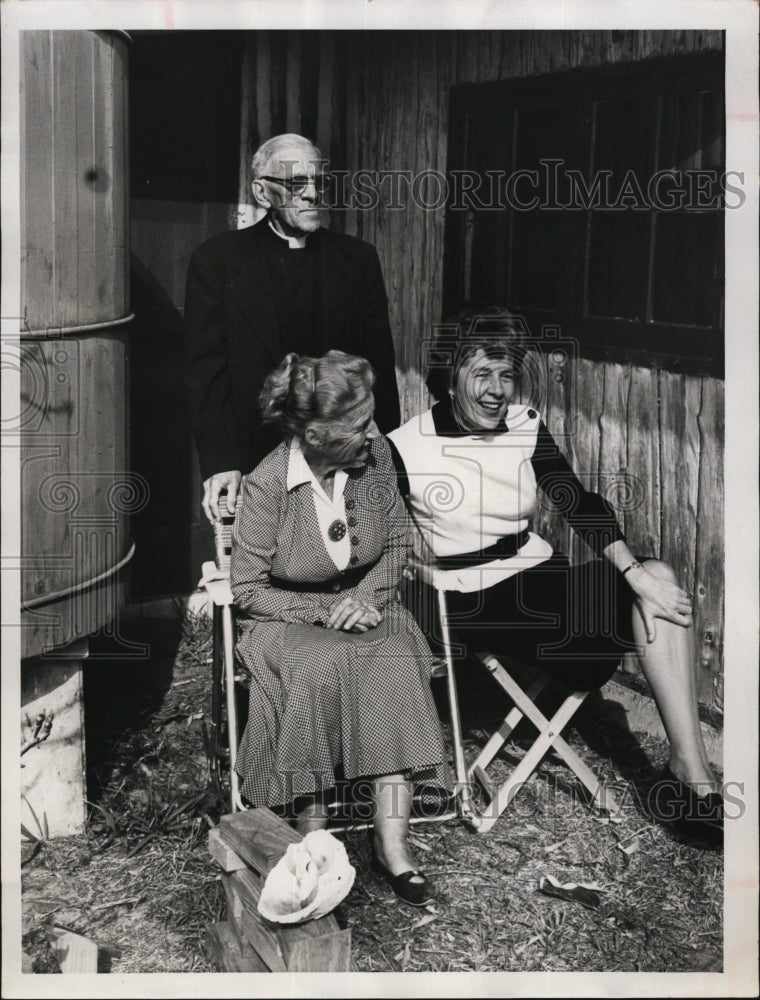 1962 Press Photo Author Lael Wertenbaker Visits Parents in England - Historic Images