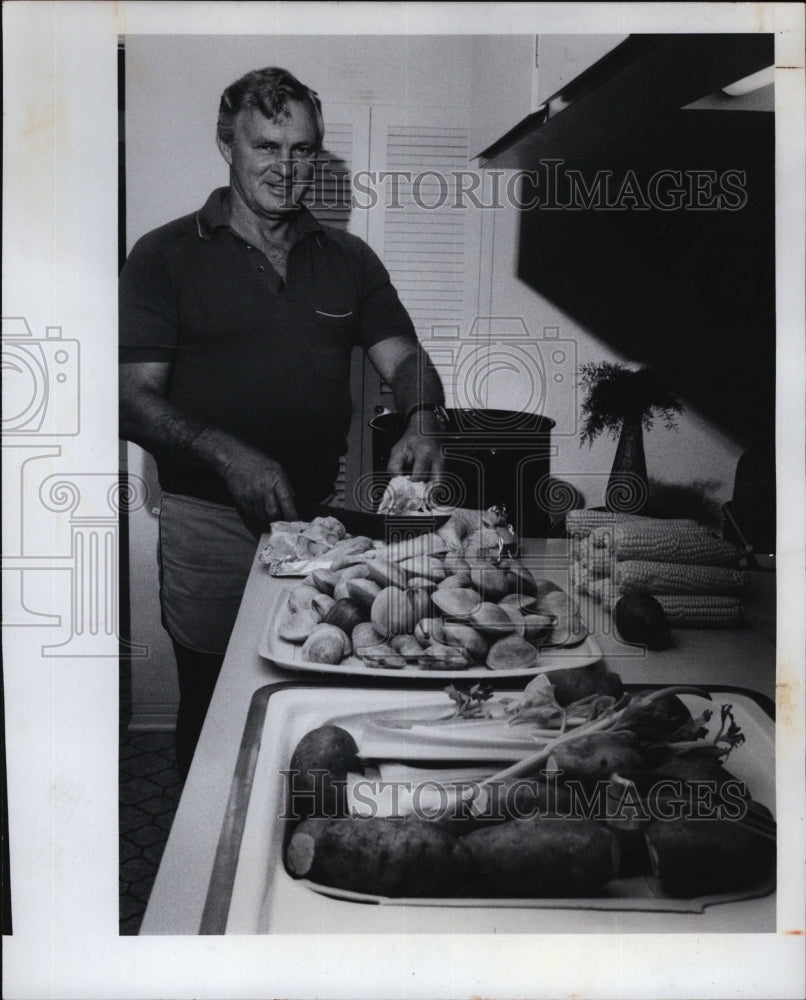 1976 Press Photo Jack Werwage Suncoast Recipe Contest winner Jack&#39;s Clam Bake - Historic Images